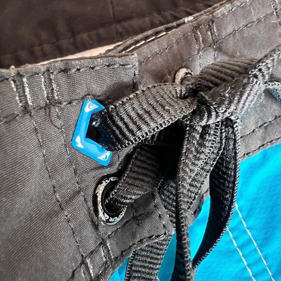 QUIKSILVER 11"  Boardshorts in White, Yellow, Blue, Men's 36" Waist - Picture 8 of 12